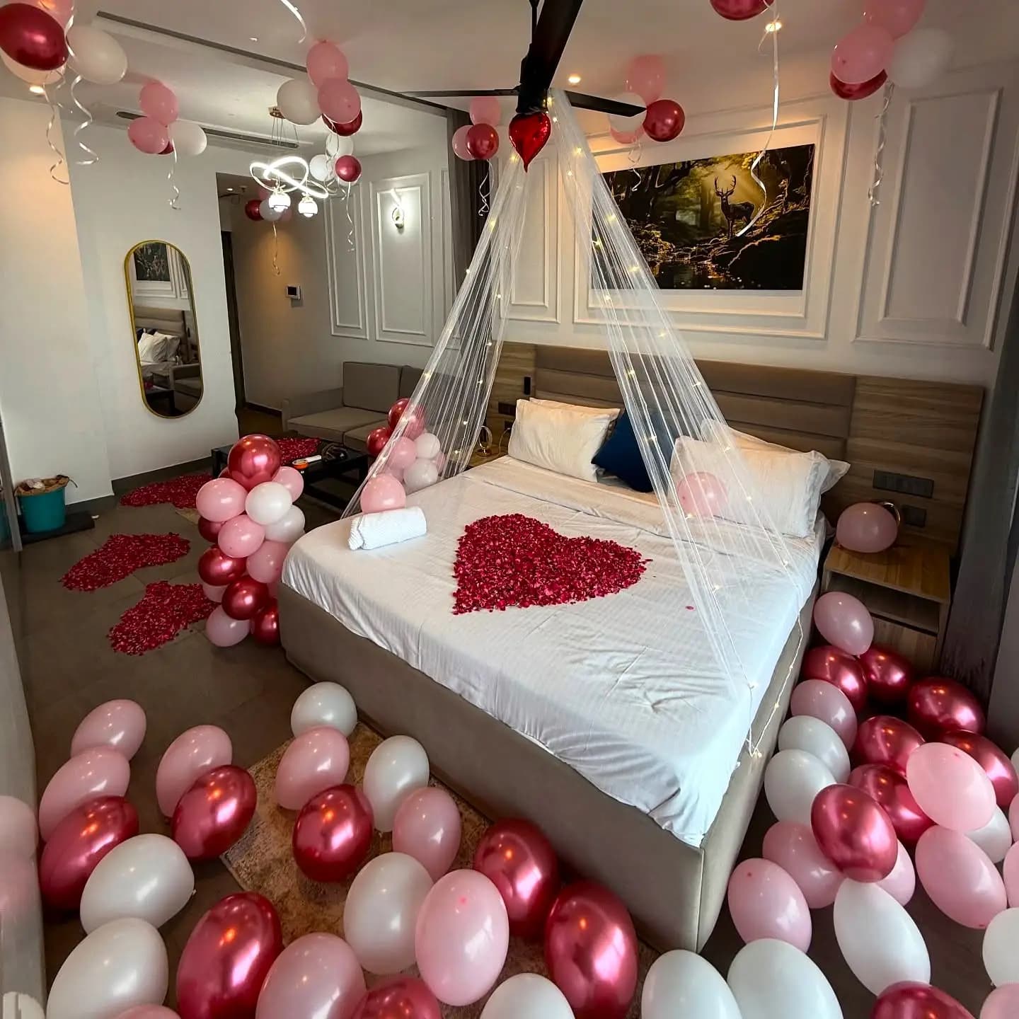 Romantic Canopy Room Decor
