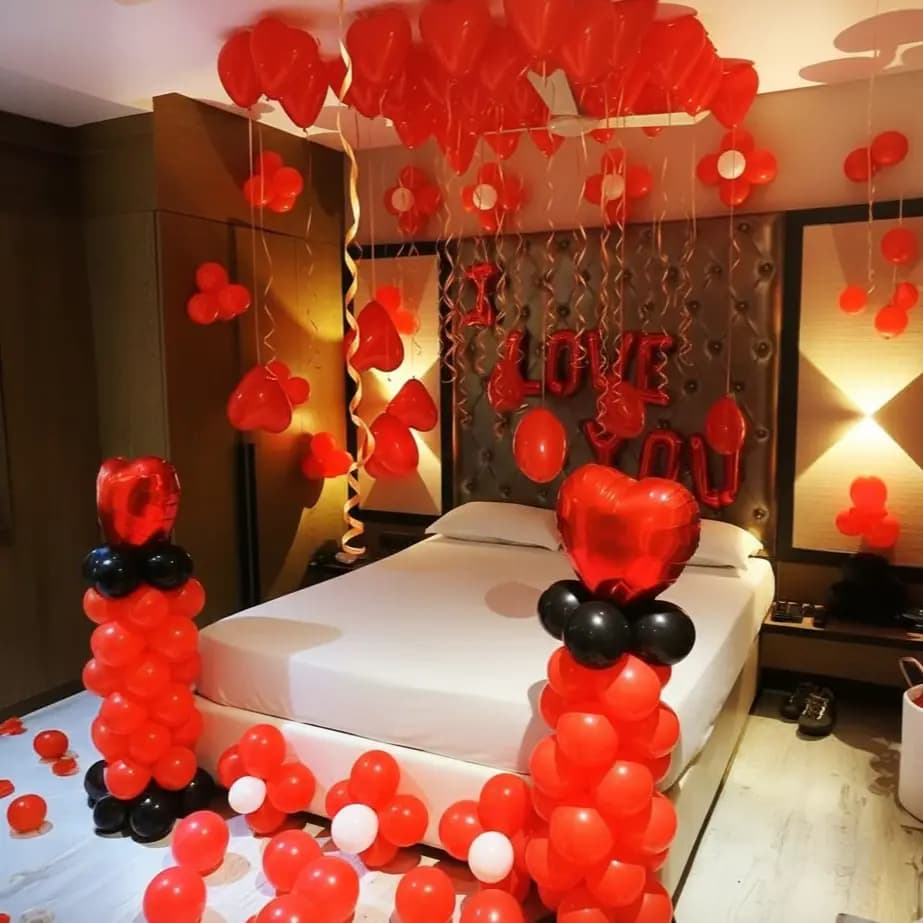 Love in the Air Valentines Day Decoration